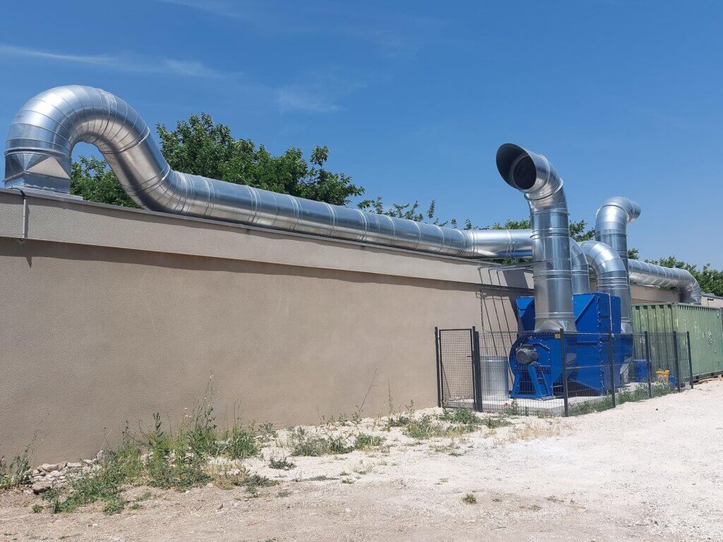 Système de ventilation et de rejet de l'air vicié pour un stand de tir