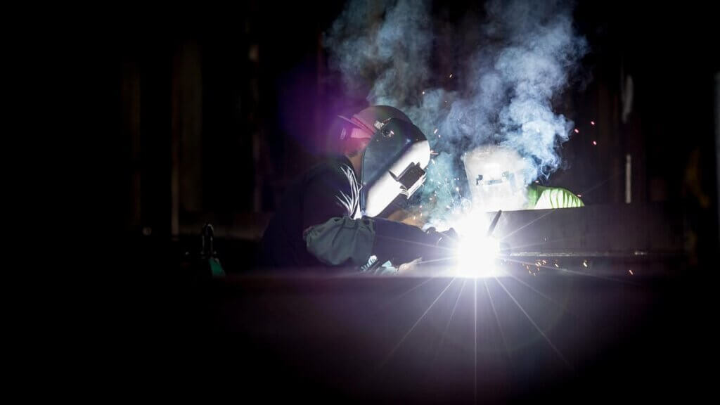 Fumée de soudure lors du travail en atelier
